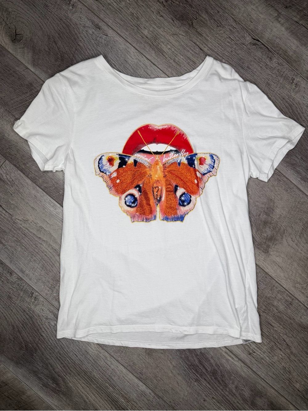 Smartguess Short-Sleeve Social Butterfly Graphic Tee